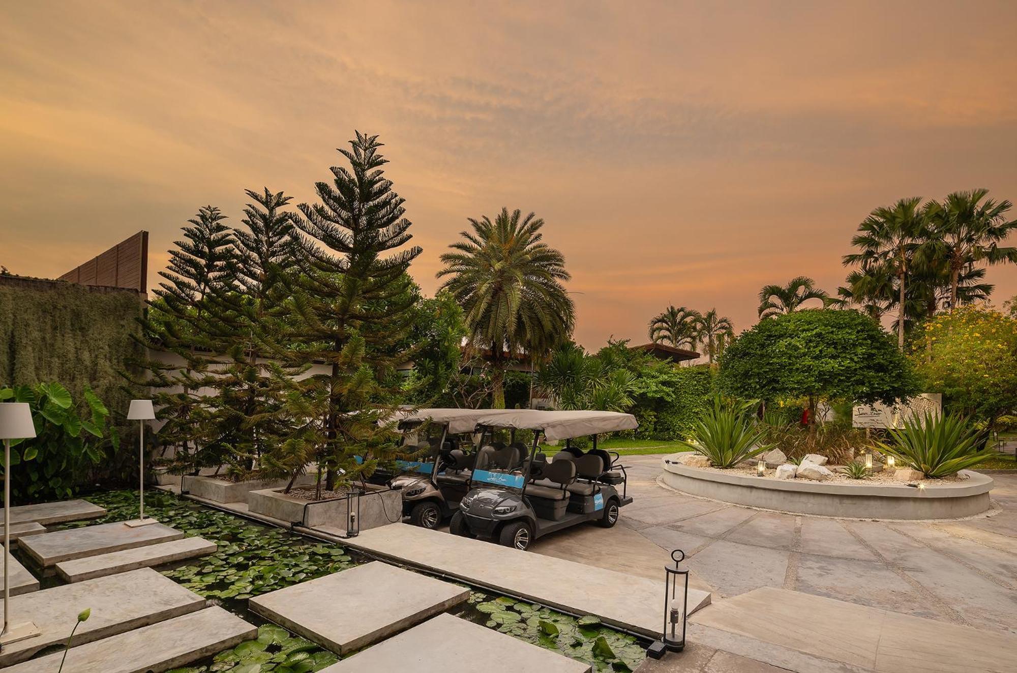 Sea Two Pool Villa Resort Pattaya Джомтиен Бийч Екстериор снимка