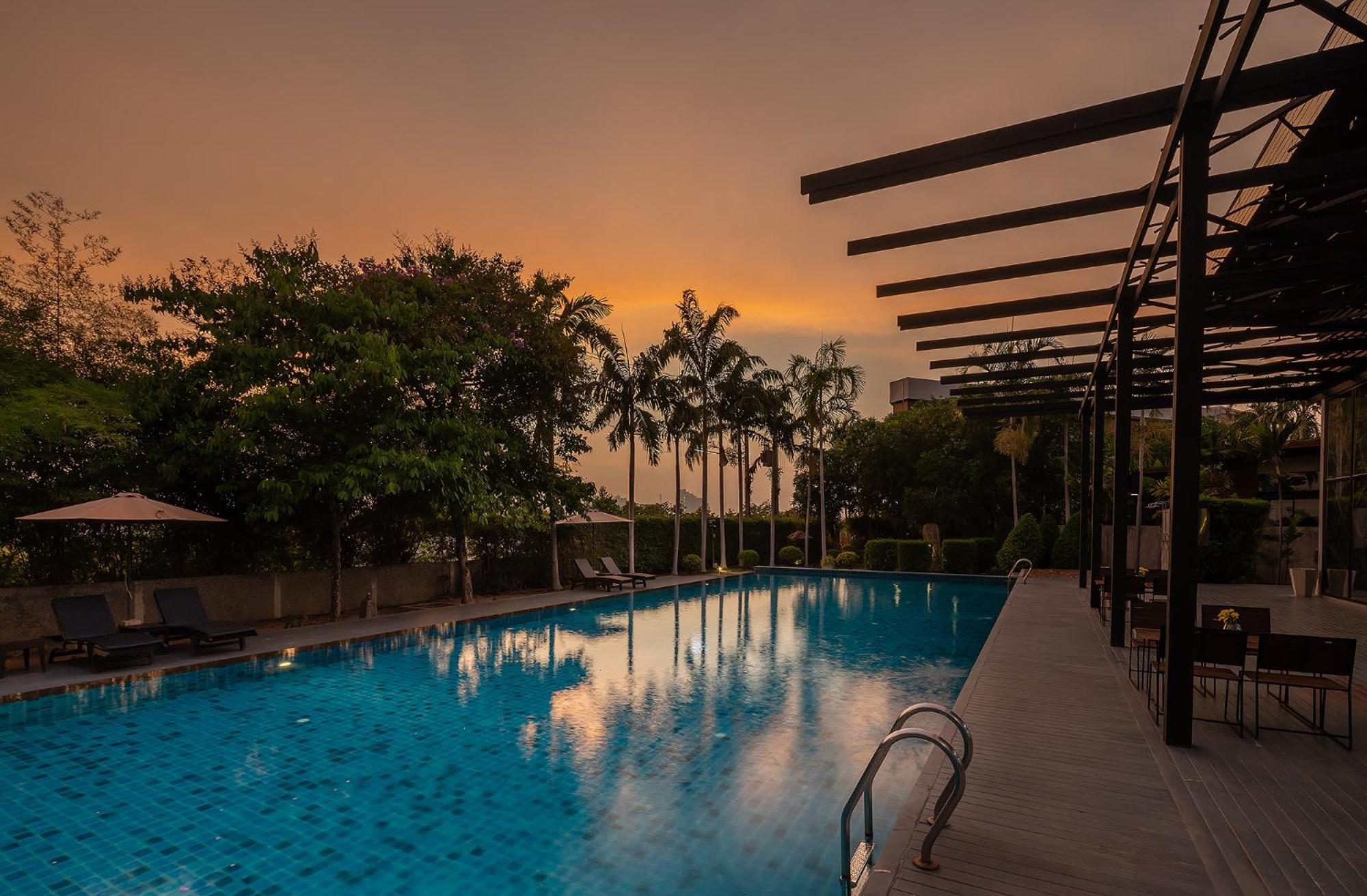 Sea Two Pool Villa Resort Pattaya Джомтиен Бийч Екстериор снимка